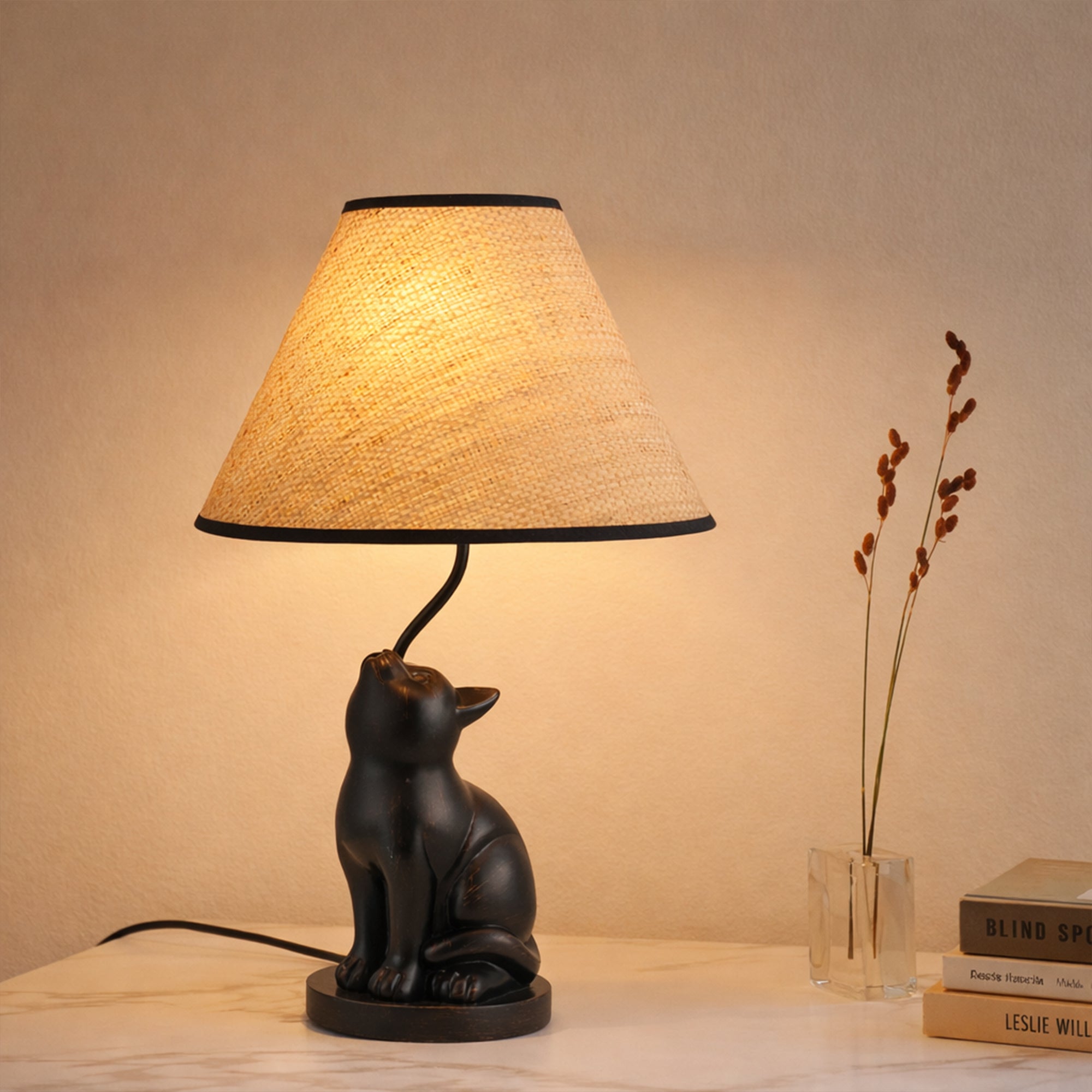 Upward-Looking Cat Table Lamp
