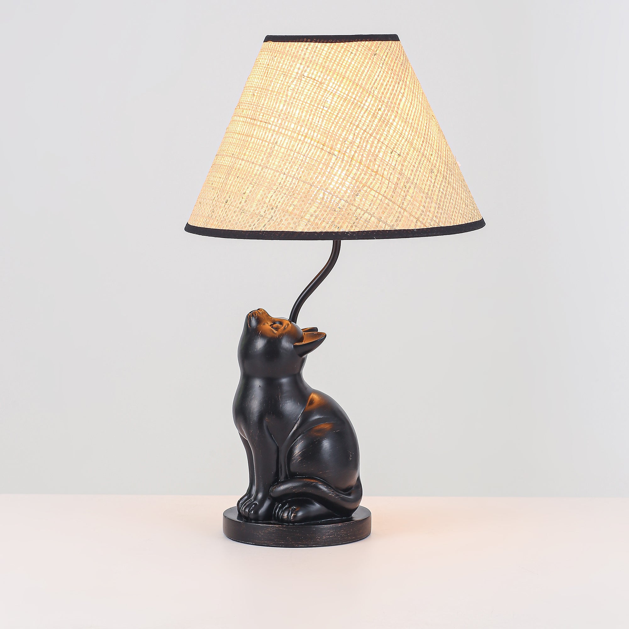 Upward-Looking Cat Table Lamp